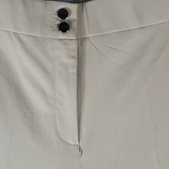 CHICO'S Secret Stretch waist and cropped straight leg pants in a size 10 - Picture 6 of 12